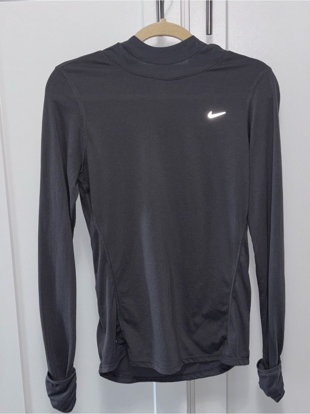 Nike Long Sleeve Dri-FIT Mock Neck Thumb Holes Hood Key Pocket Top Black Small